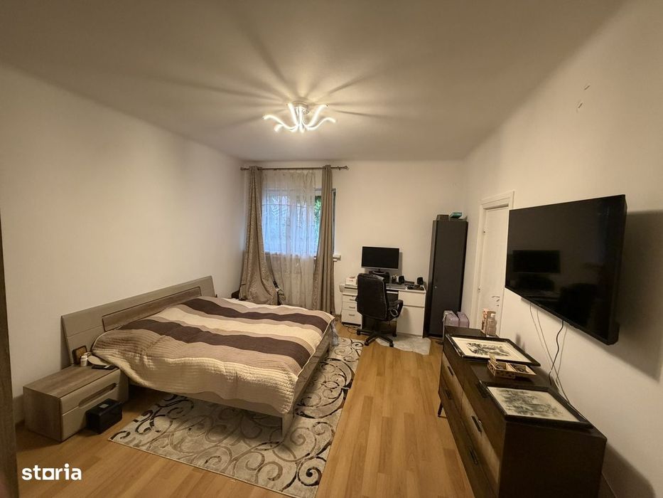 Apt 3 camere, etajul 2, 78mp, 2 balcoane,bloc interbelic,zona centrala