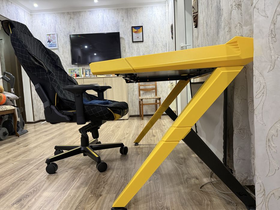 Продам стол вместе с креслом