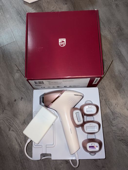 Epilator IPL Philips Lumea Seria 9900 BRI977/00
