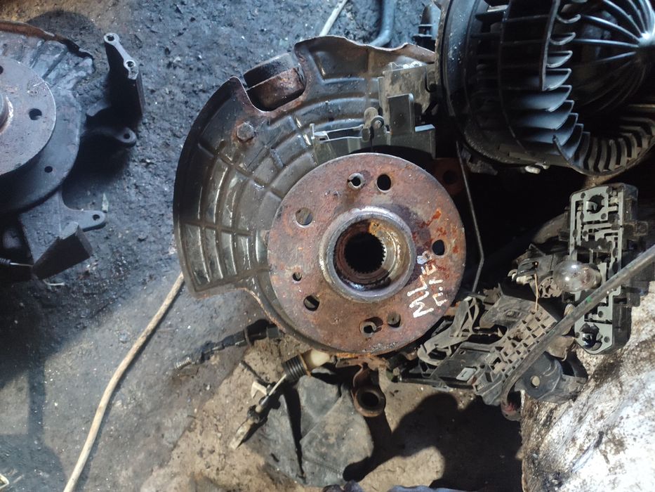 Цапфа на Мерседес ML W163