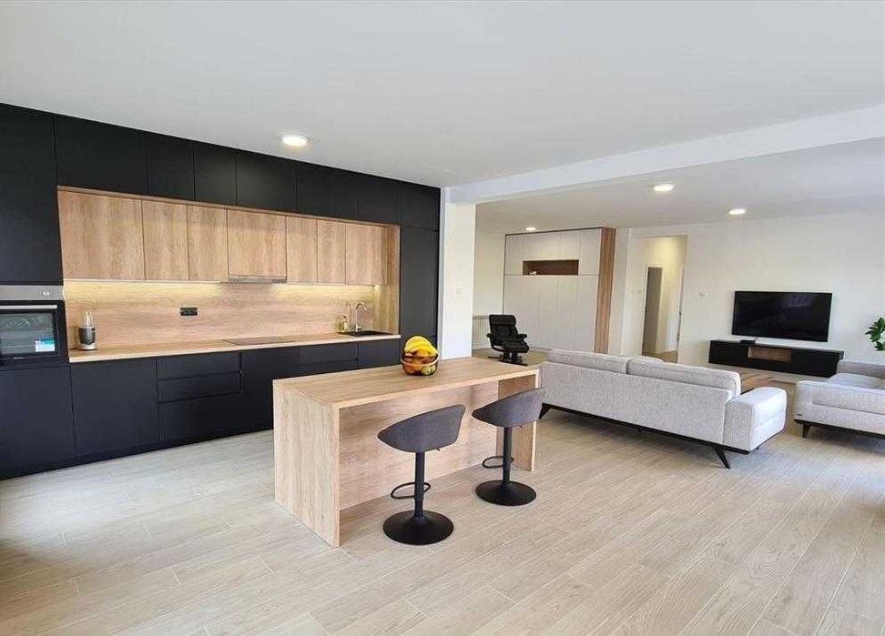 Дава се под наем Тристаен апартамент в Пловдив, Център - 102 кв.м за 453.9 € - Снимка #9