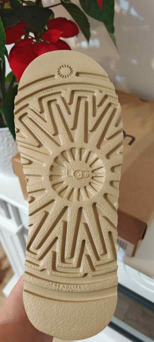 Ugg tazz 39  nou