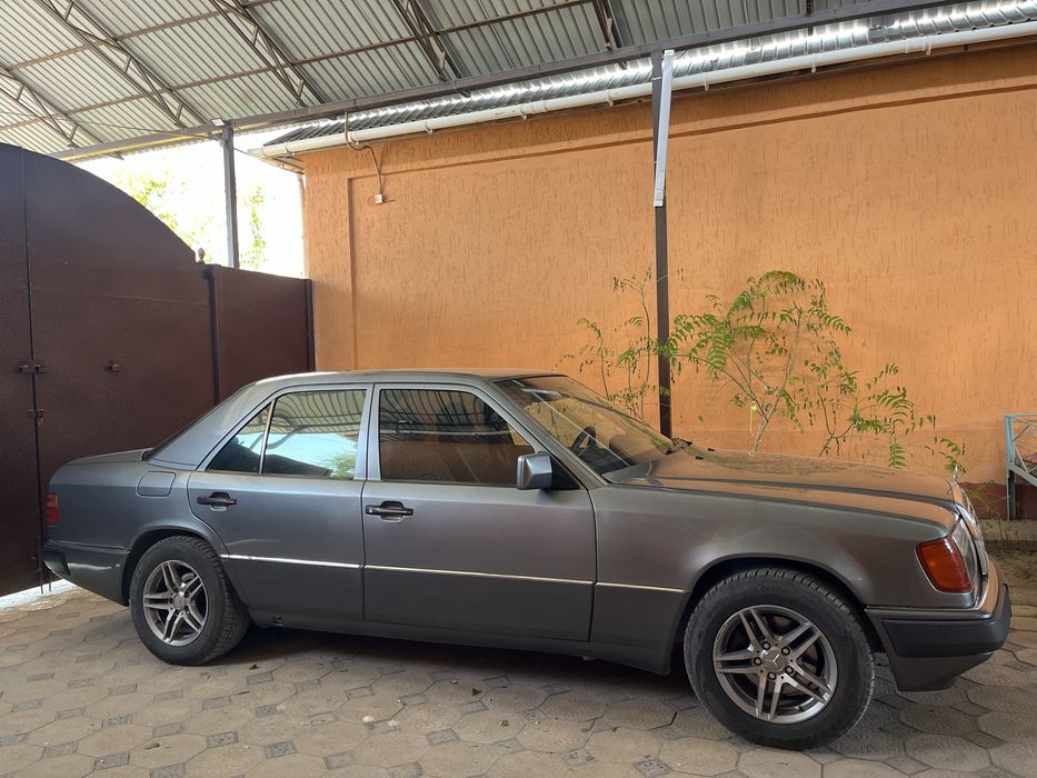 Продается Mercedes-Benz 200E