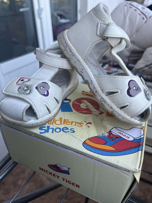 Продам обувь на девочку