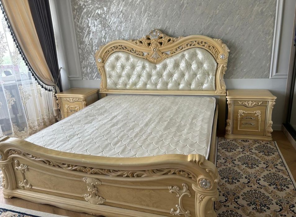 Продам шикарную кровать с тумабами!