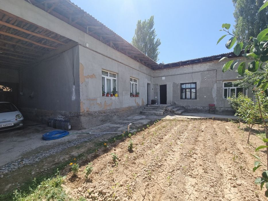 Uy sotiladi 6 сот  5 хона