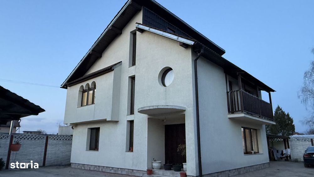 Casă deosebită de vânzare situată în Beiuș