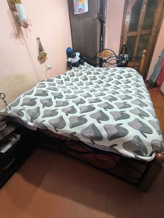 Двуспальная кровать