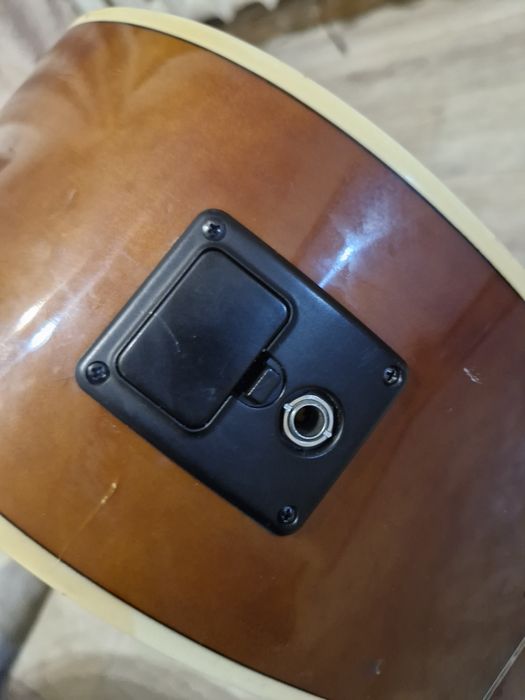 Гитара акустическая с встроенным тюннером