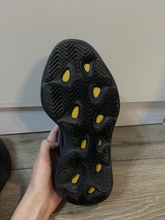 Кроссовки Adidas Yeezy 700
