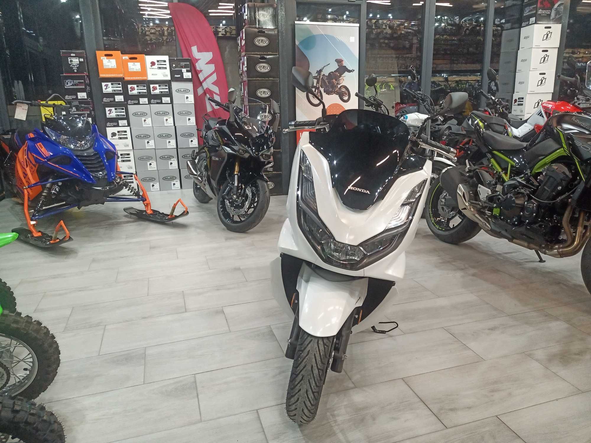 Honda PCX 125 Nou 0km-se Conduce Cu B- Stoc EST BIKE Campina Brebu ...