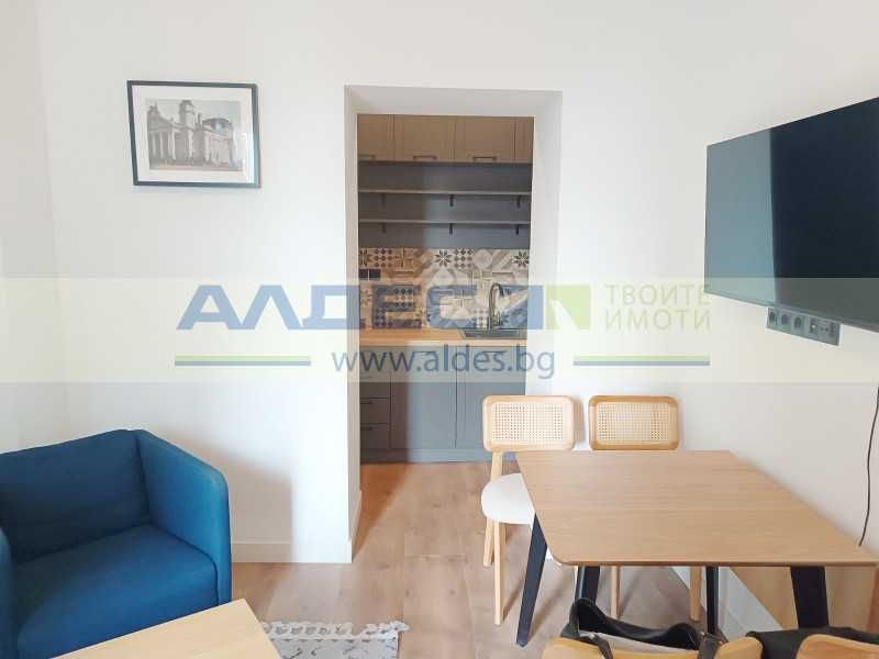 Дава се под наем Тристаен апартамент в София, Център - 95 кв.м за 900 € - Снимка #3