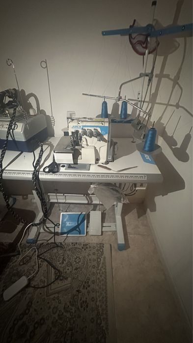 Швейная машина оверлок