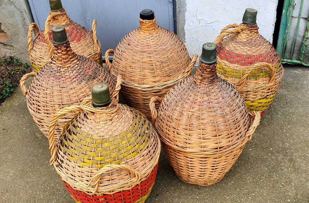 Плетени дамаджани