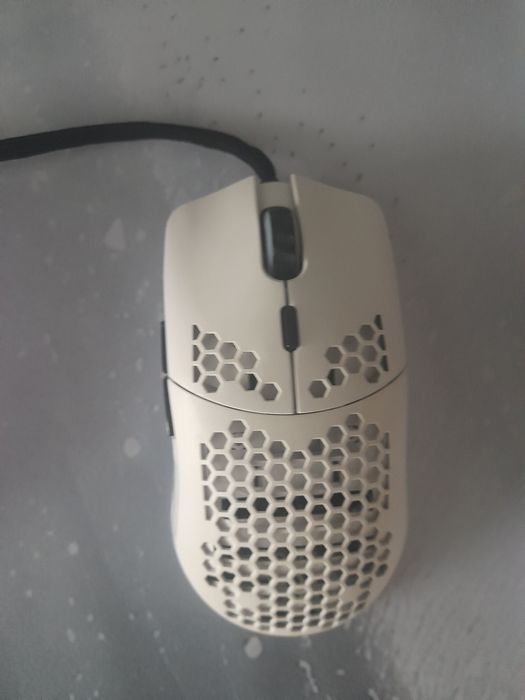 Glorious model o