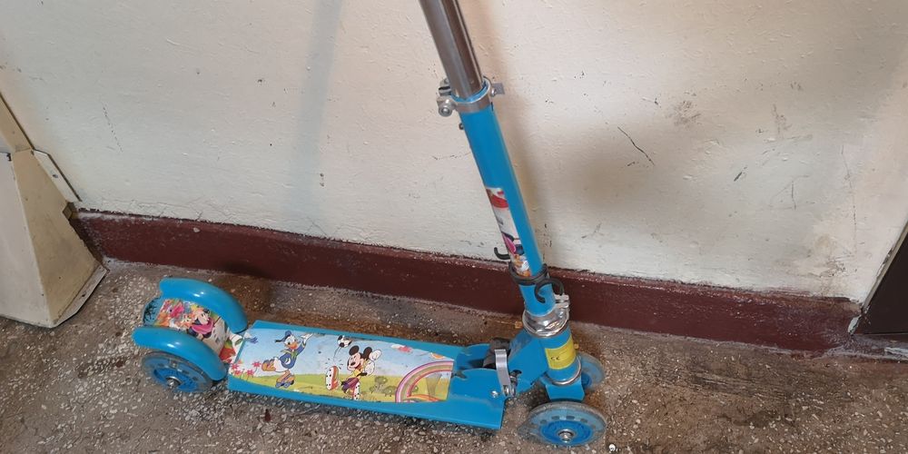 Trotineta pentru copii mici, incepatori