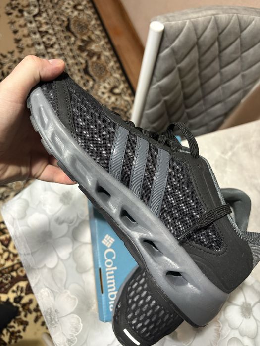 Продам новые кроссовки