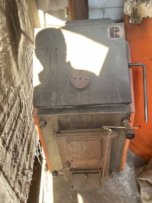 Centrală termică pe lemne cu toata instalatia aferenta. Boiler, puffer