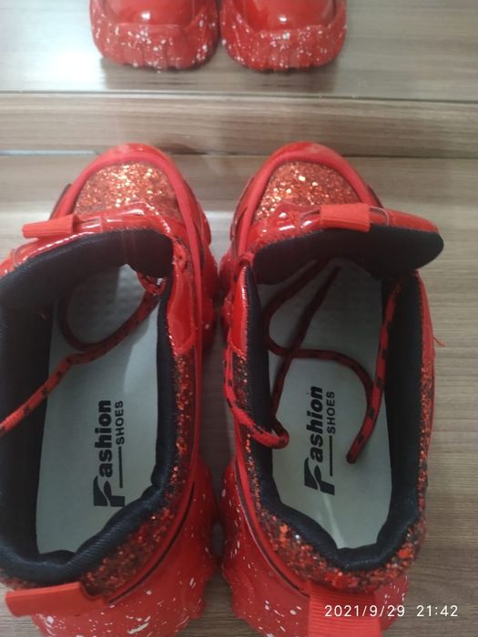 Продам кроссовки ..