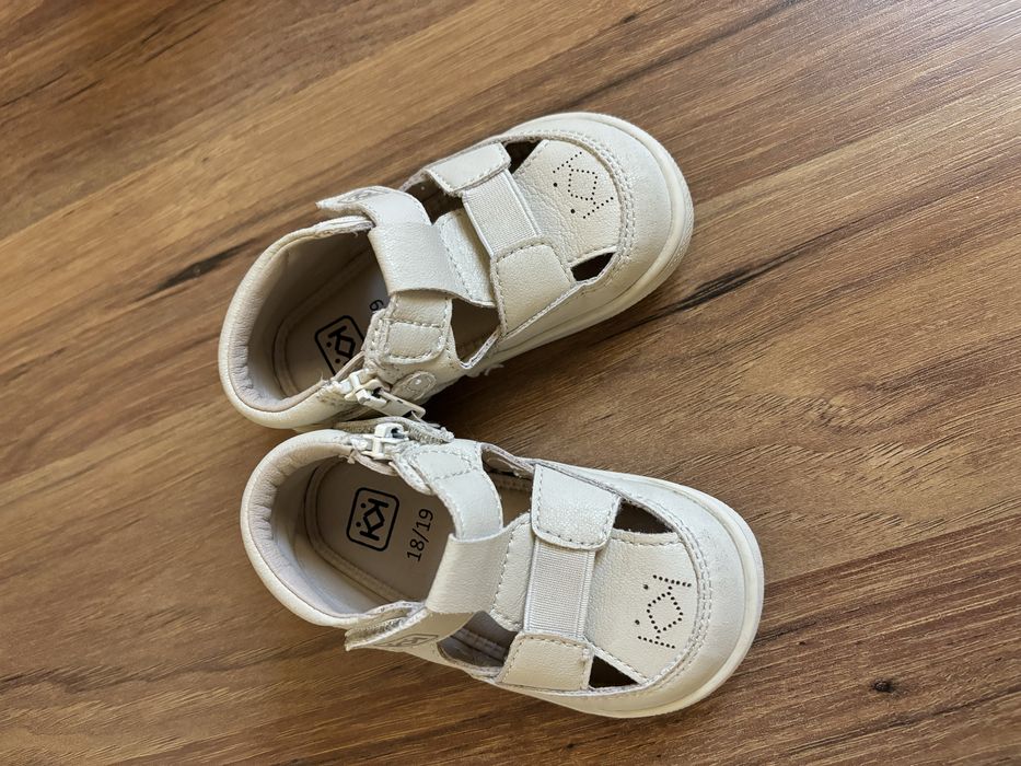 Кожени сандали с цип за прохождане размер 18/19 Колев и Колев