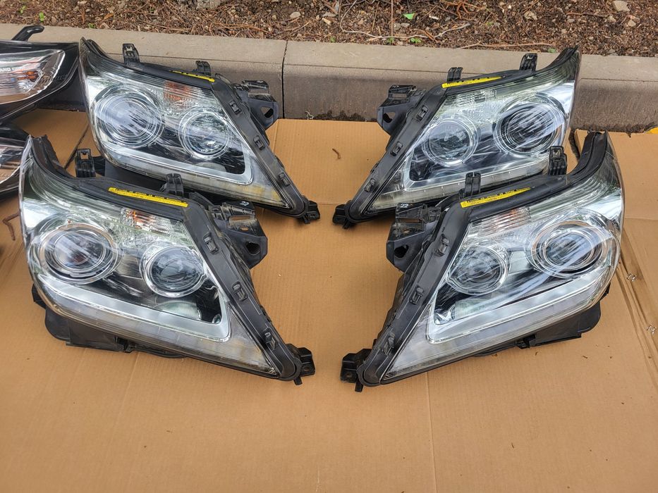 Фары б/у оригинал на Toyota Lexus