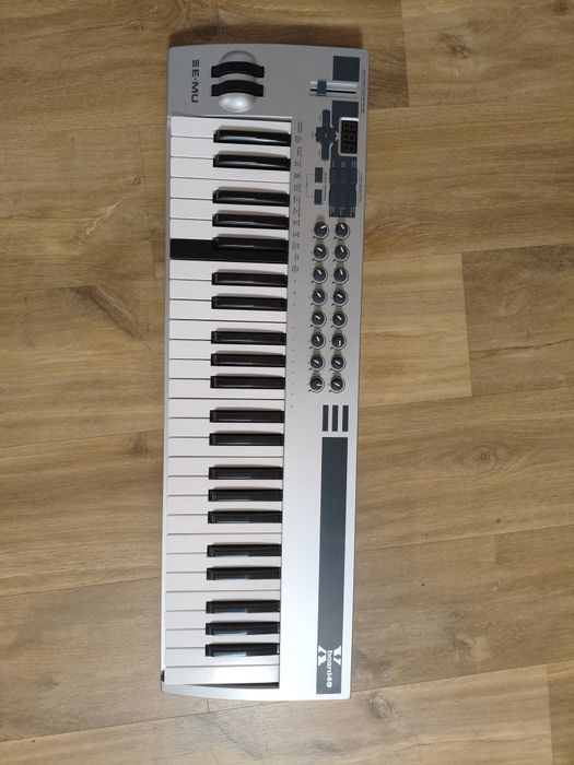 Продавам миди клавиатура