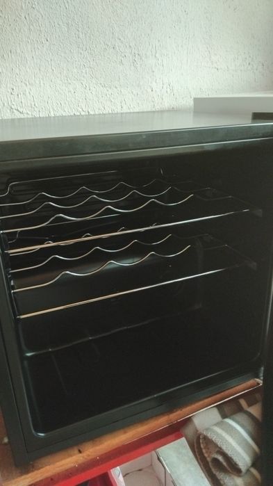 Frigider cu sticla în fata, și compresor , aparat nou