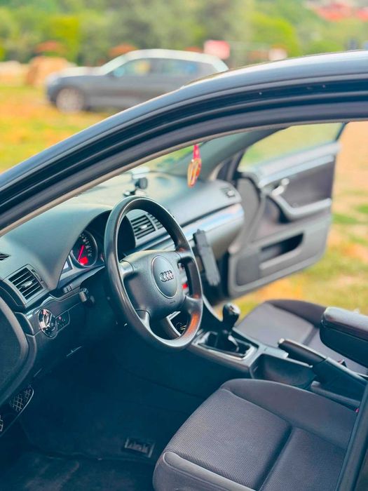 Audi A4 (2002) - Benzină
