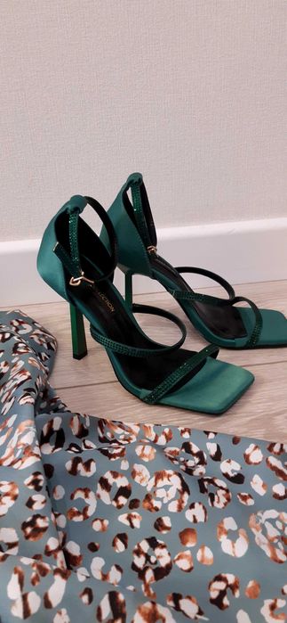 Босоножки стильные