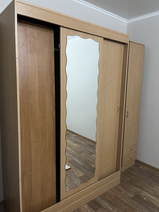 Продам шкаф-купе с зеркалом + пенал