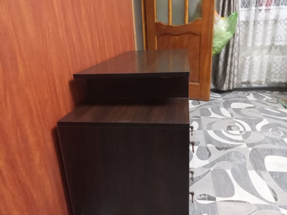 Продам тумбу под телевизор