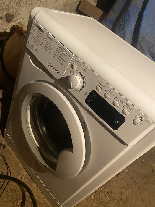 Продам стиральную машину идезит нужен ремонт