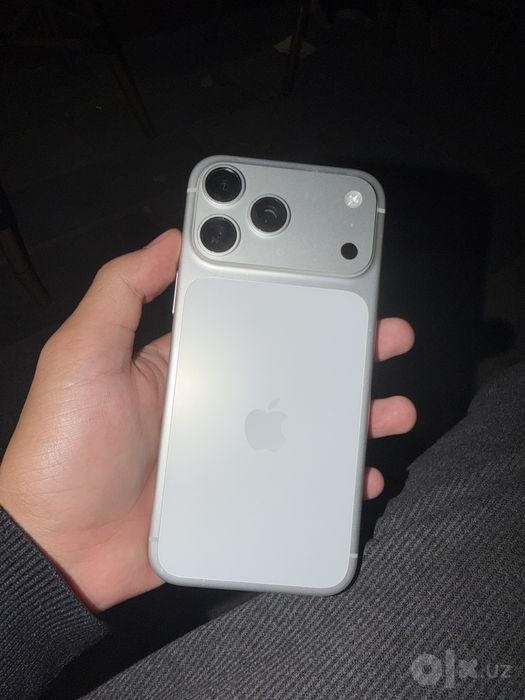 Iphone 17 pro max silver
