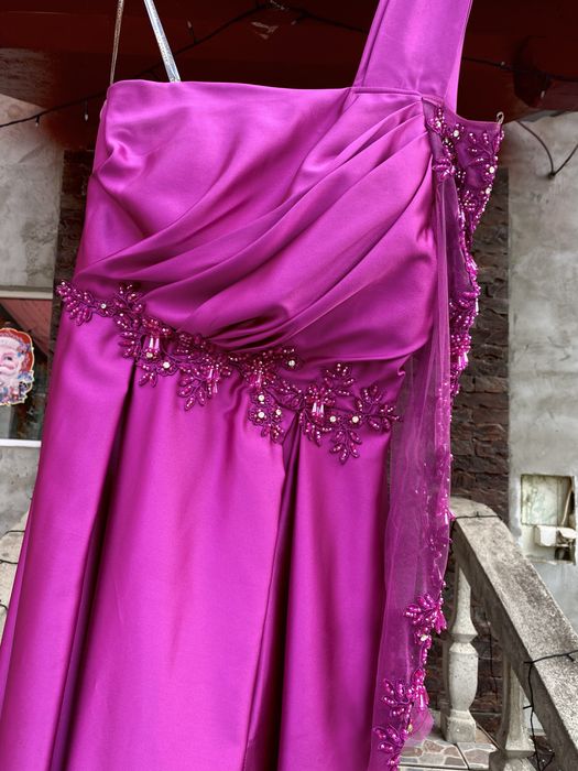 Vand rochie ocazie