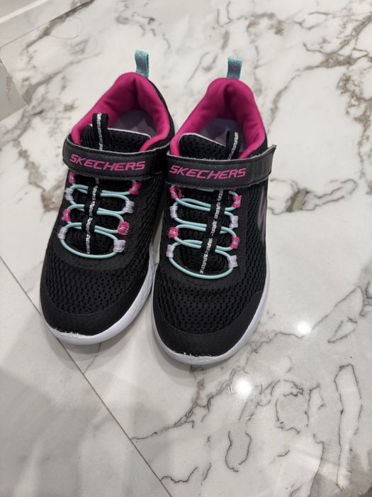 Продам кроссовки фирмы Skechers оригинал