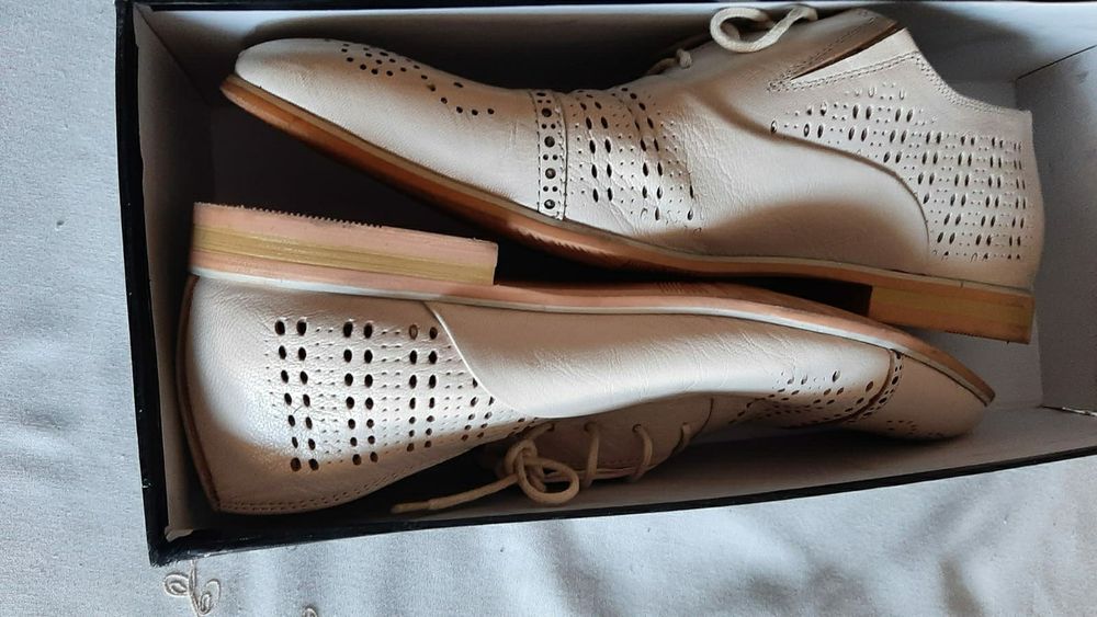 Продам обувь 40 рр