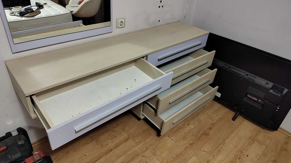 Тоалетка / скрин с шкафове в бежово и лилаво + огледало в лилава рамка