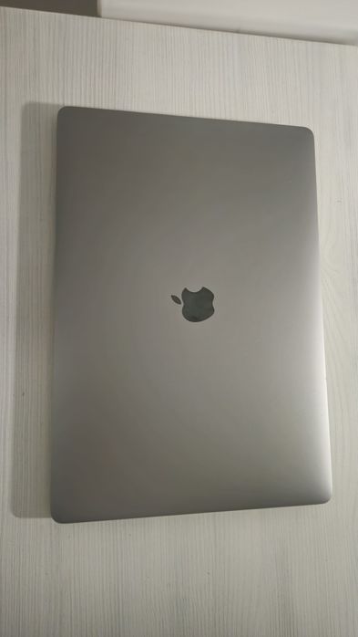 MacBook Pro 15 (2017) i7 / 16GB RAM / 320GB SSD