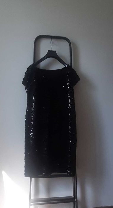 Платье нарядное с пайетками 48 размер