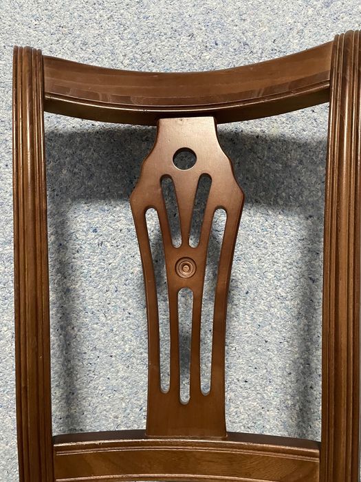 Продается стол и стулья