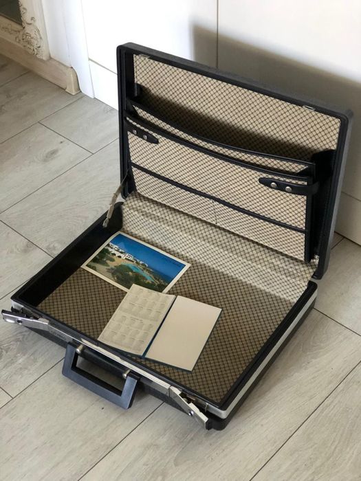 Valiza diplomat anti shock