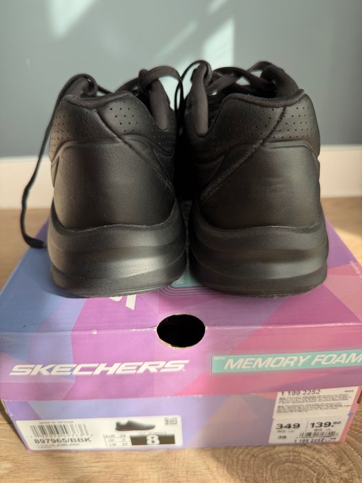 Унисекс маратонки Skechers, размер 38 (25 см). В отлично състояние.