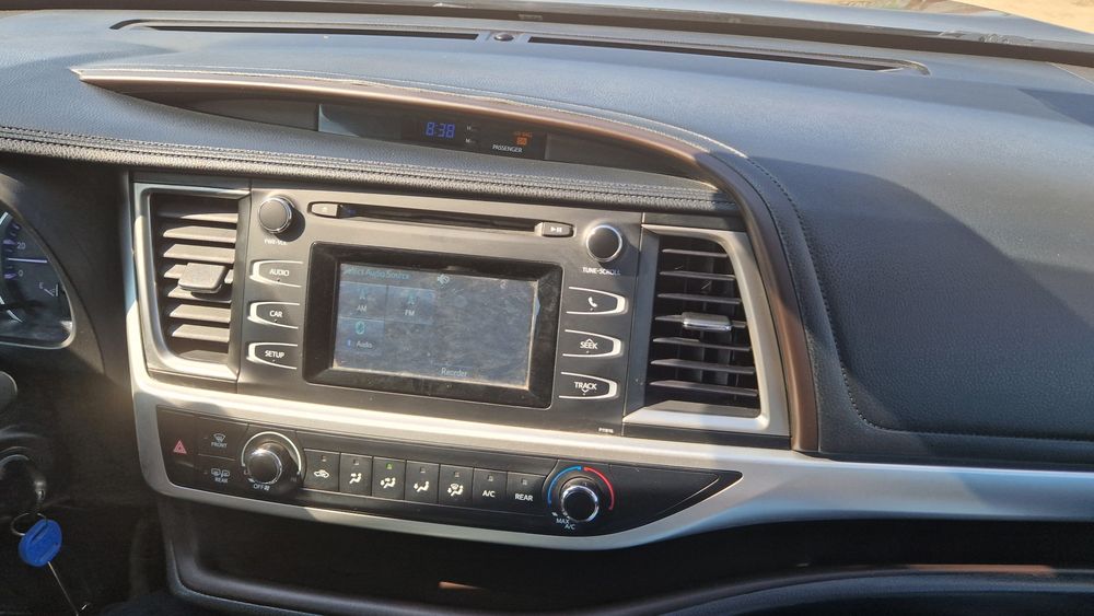 Продам Тойота хайлендер 2019г