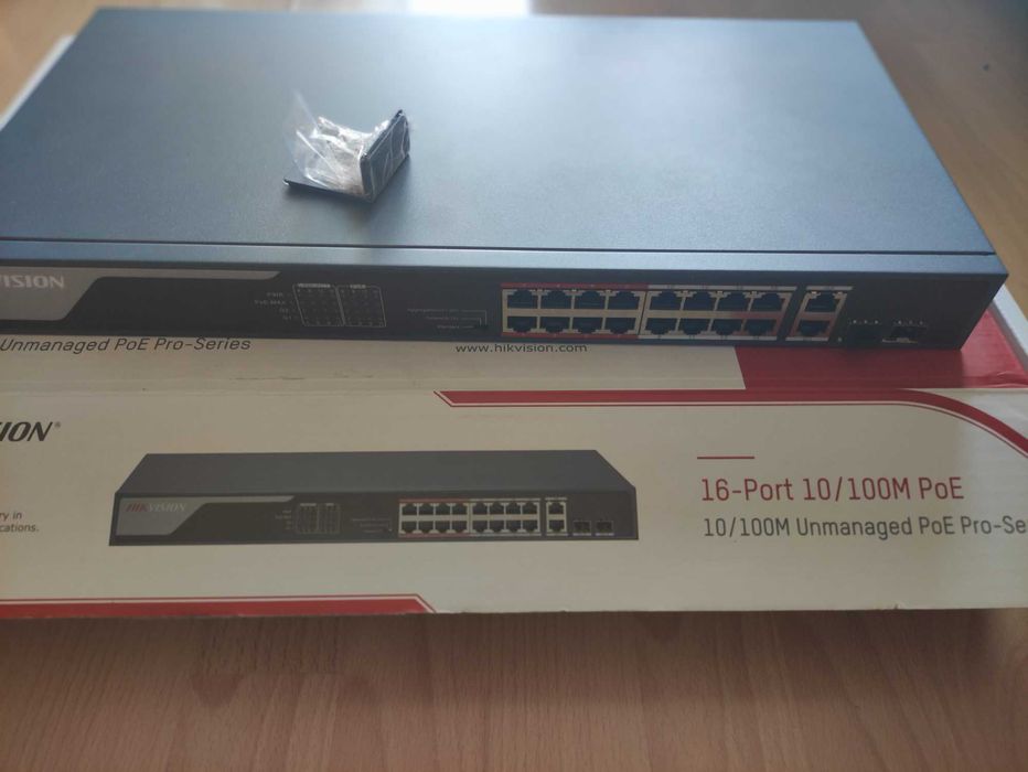 Switch Hikvision DS-3E0318P-E(B)