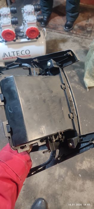 Продам консоль передней