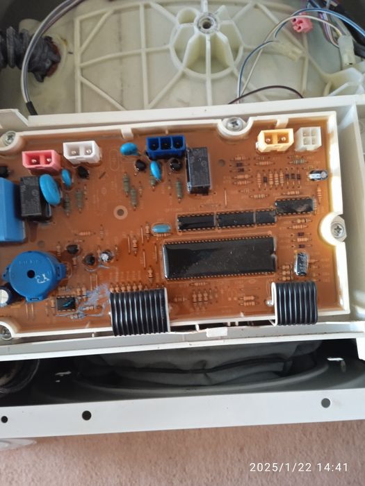 Продам посудомоечную машину Indezit