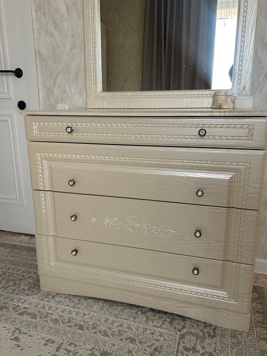 Продам спальный гарнитур