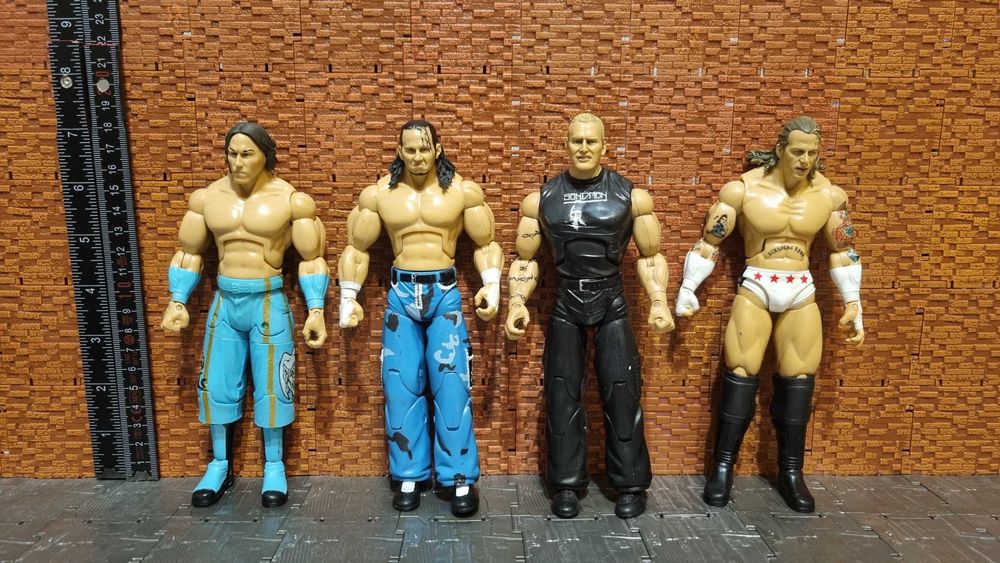 WWE RAW фигури кечисти (2)