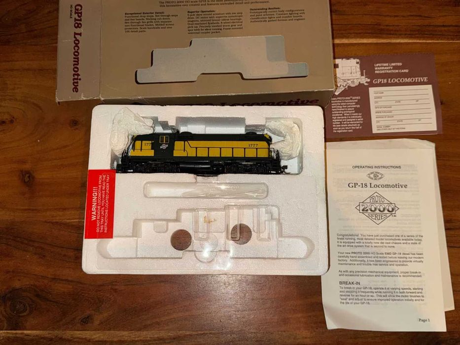 Macheta Locomotiva americana H0 Ho EMD GP18 C&NW 1:87 DC