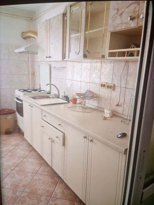 Închiriez apartament cu doua camere